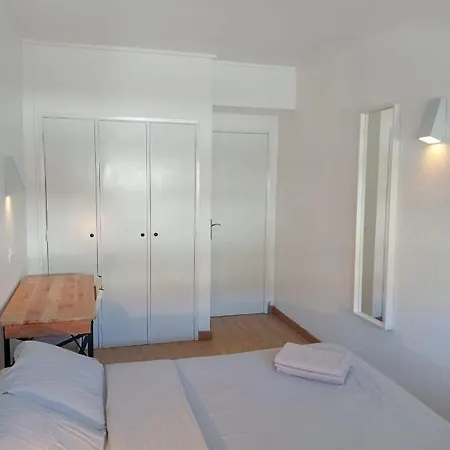 Pensión Costa By The Costa da Caparica