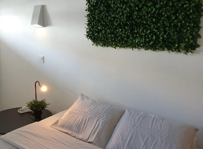 Costa By The Πανσιόν