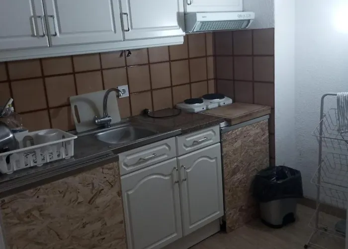 Costa By The Πανσιόν